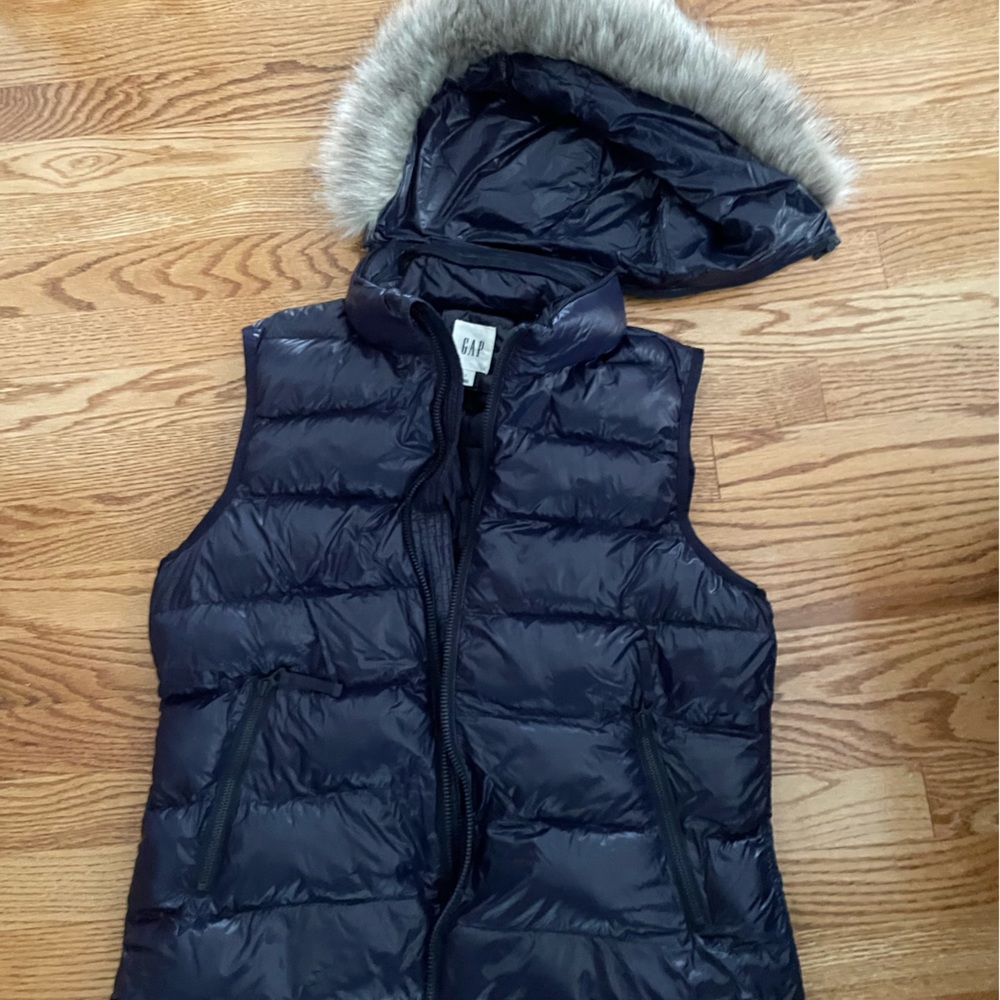 GAP Women’s Puffer Vest